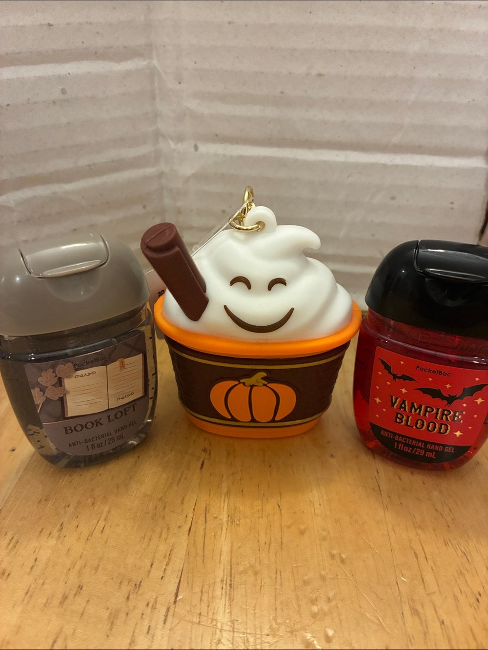 Bath & Body Works set pumpkin latte bag charm/ gel holder & 2 hand gels NWT